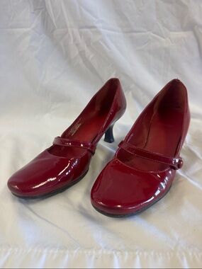 Hush Puppies Women's Red Patent Mary Jane Heels